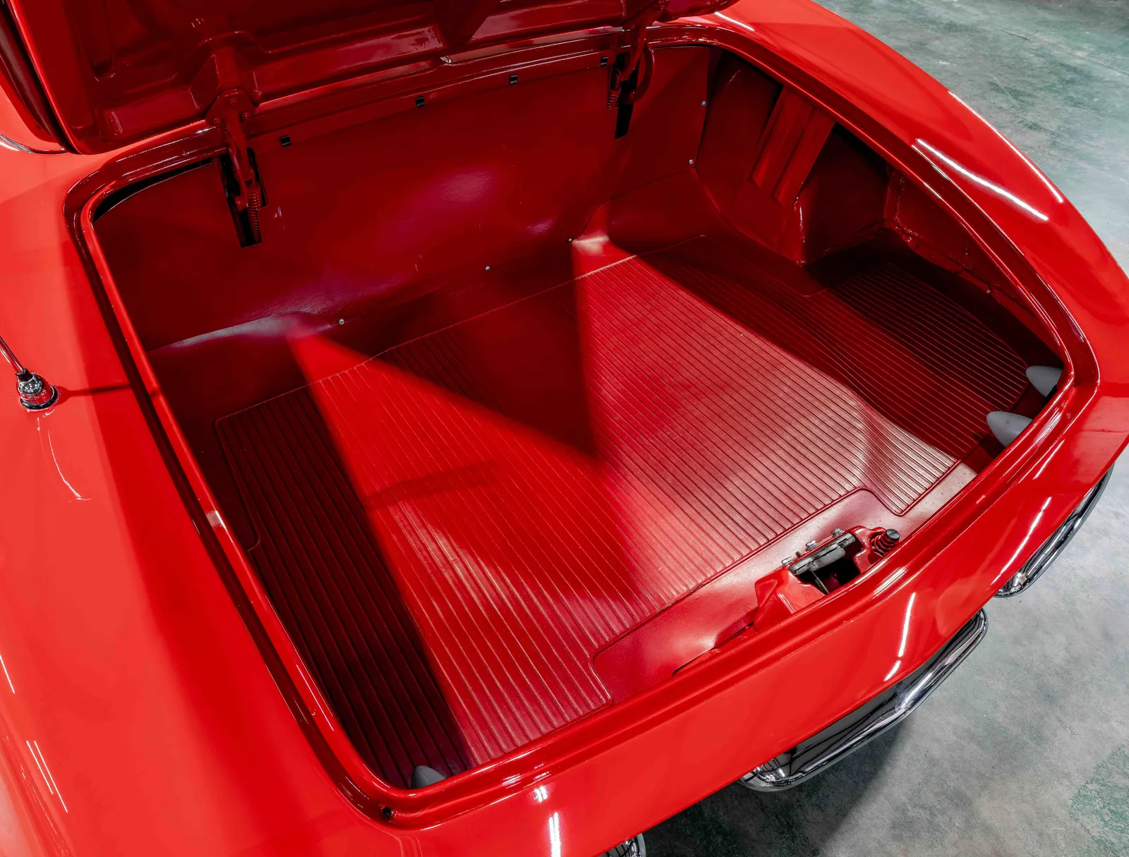 Restored 1962-Chevrolet-Corvette-Red-102200-49.jpg